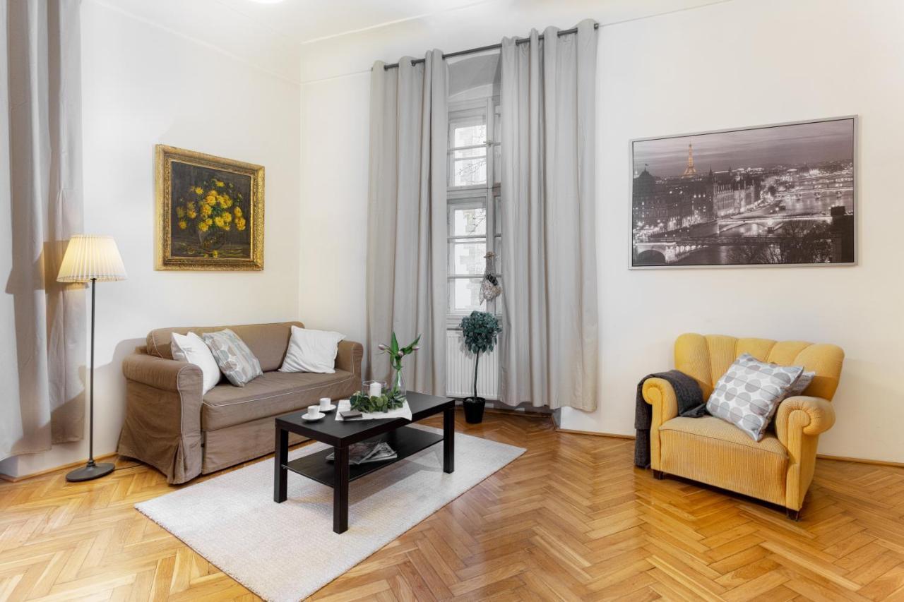 Classy Apartments Charles Bridge Praga Esterno foto