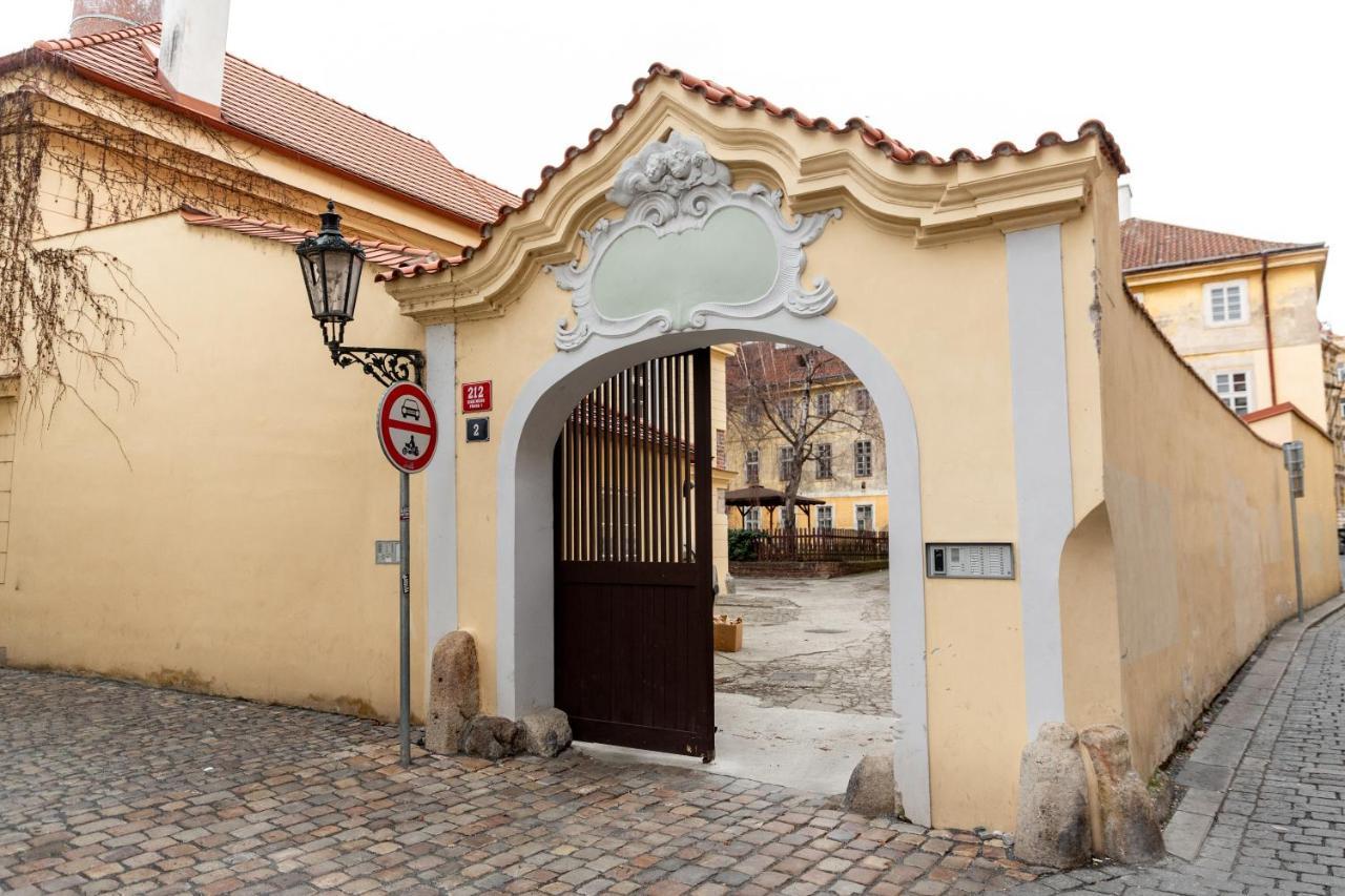 Classy Apartments Charles Bridge Praga Esterno foto